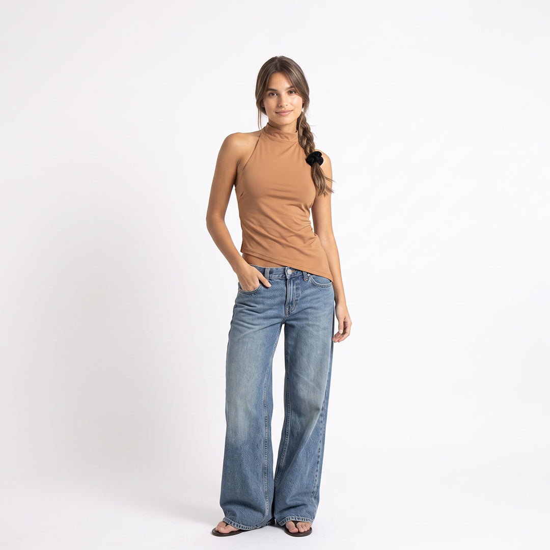Blusa asimétrica cuello alto