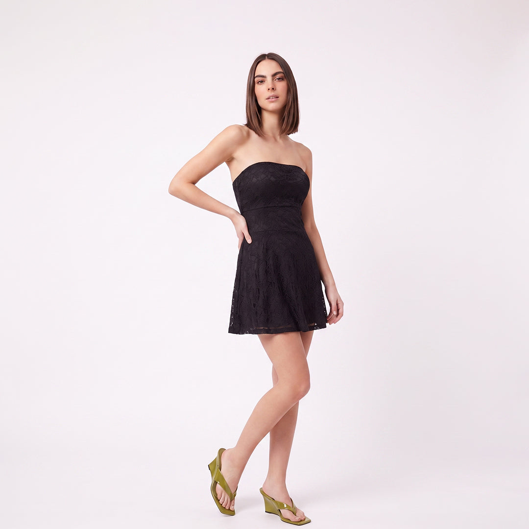 Vestido strapless encaje