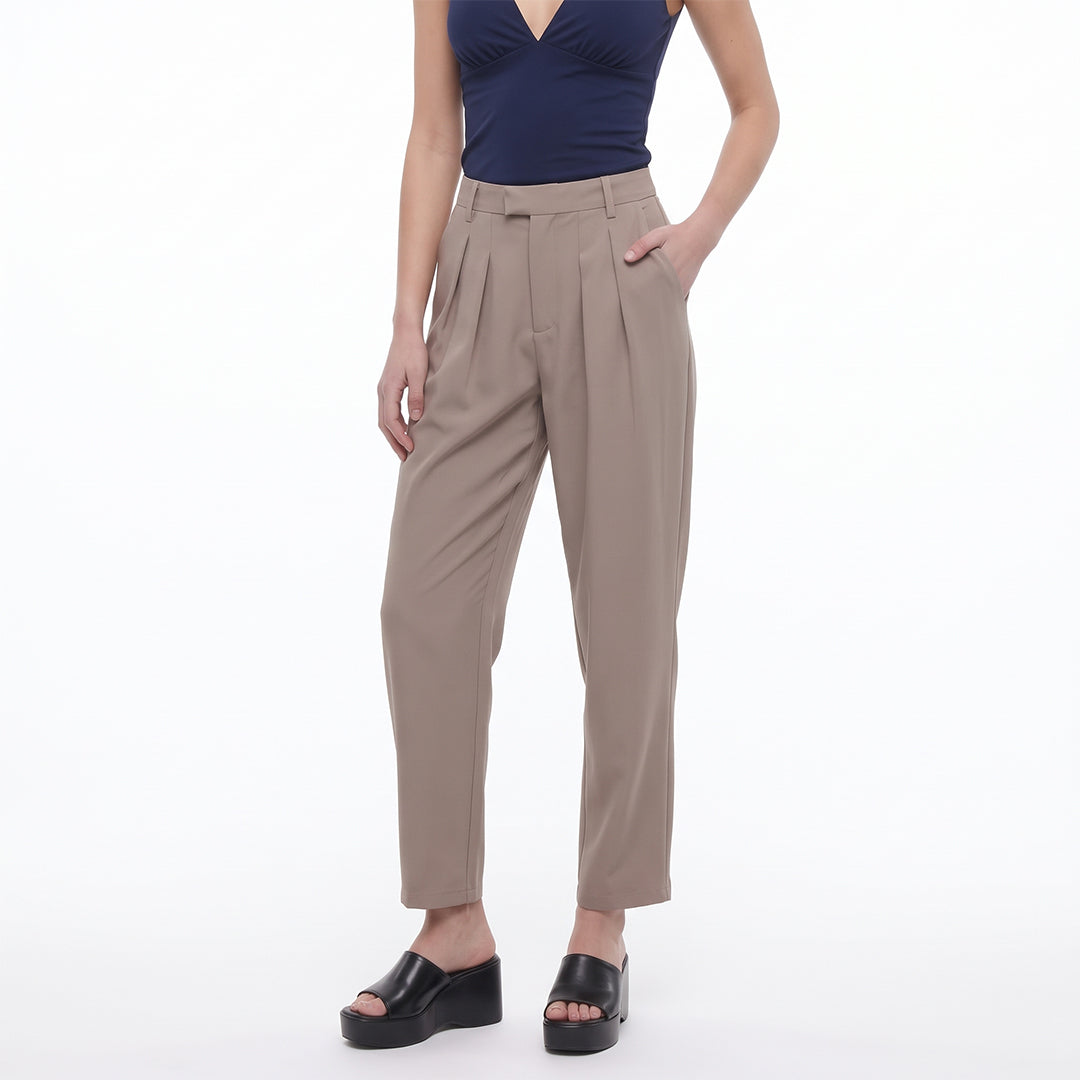 Pantalón carrot pinzas