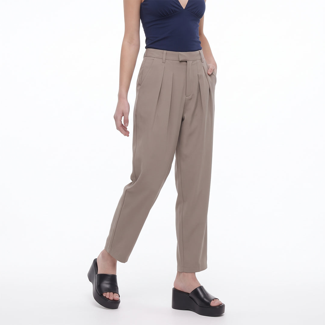 Pantalón carrot pinzas